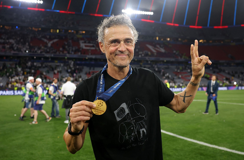راز لباس انریکه در جشن قهرمانی psg