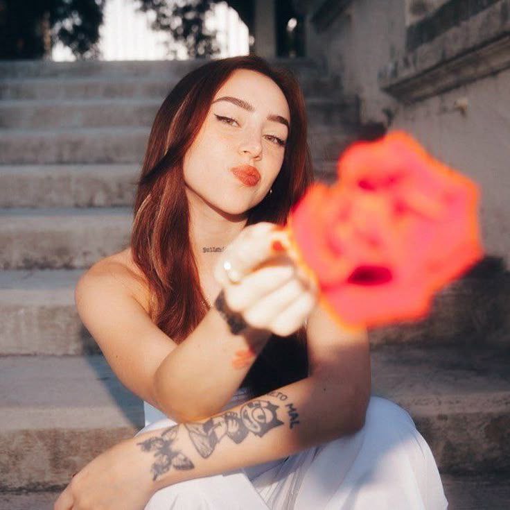 والپیپر نیکی نیکول برای کامپیوتر