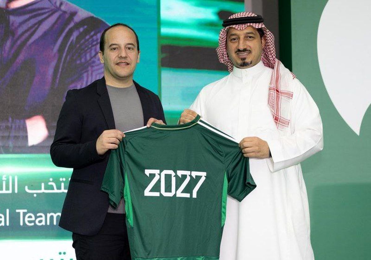 مربی مرد در فوتبال زنان
