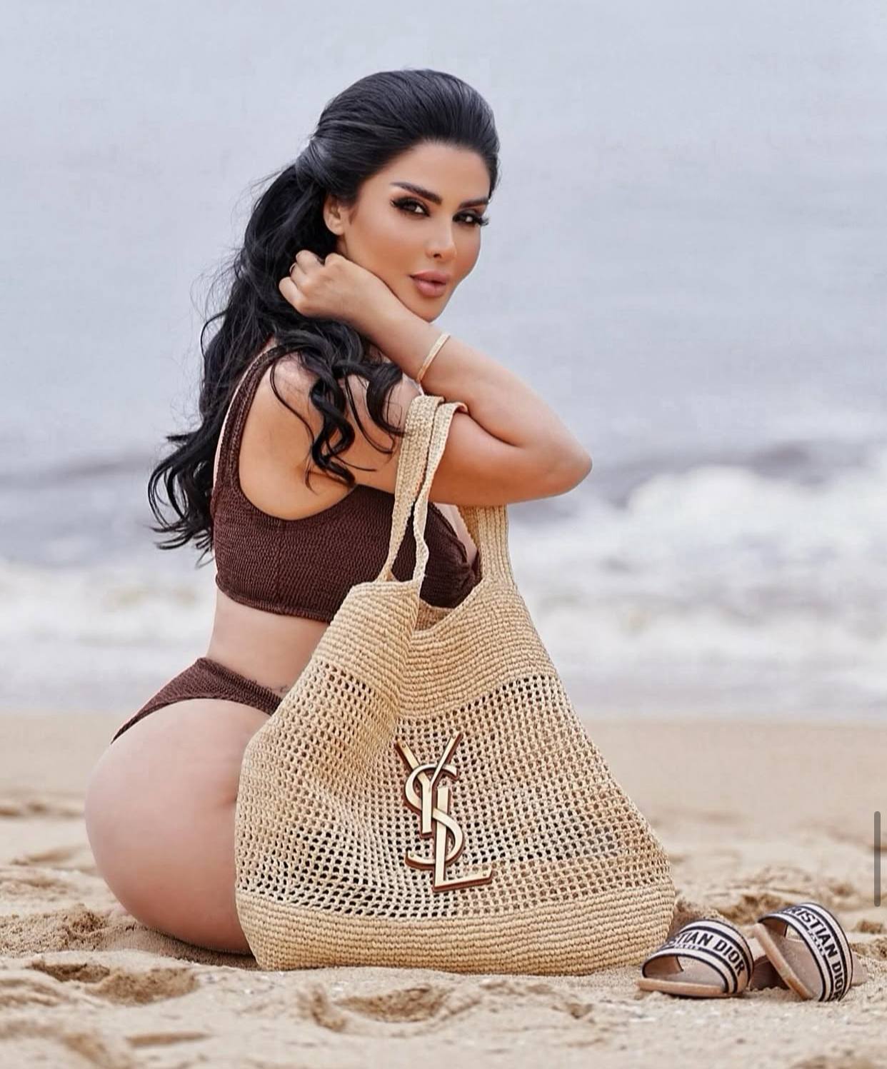 دنیا جهانبخت والپیپر