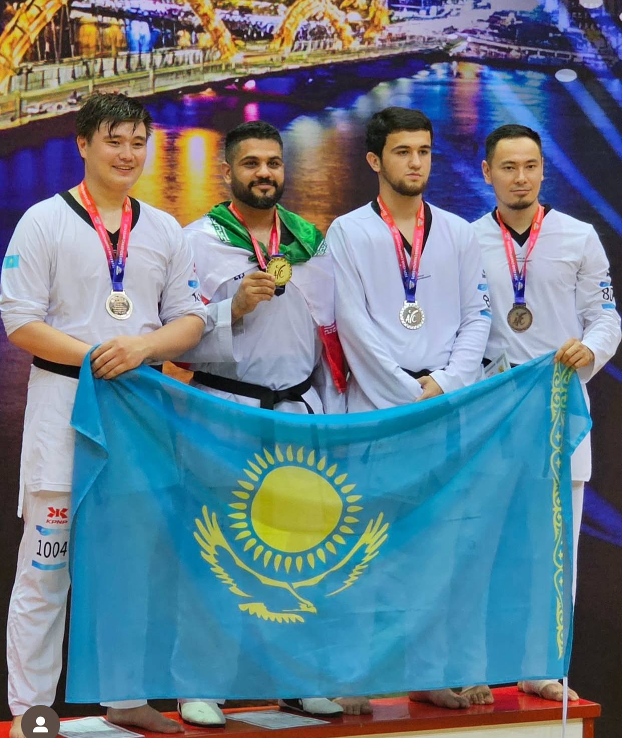 والپیپر حامد حق‌شناس