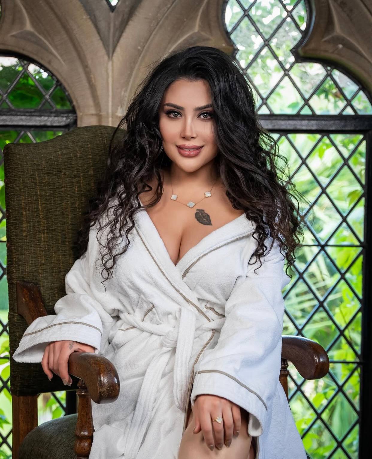 nazanin hamedani wallpaper