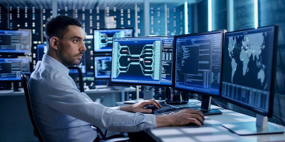متخصص امنیت سایبری شغل‌های مهم و آینده‌دار