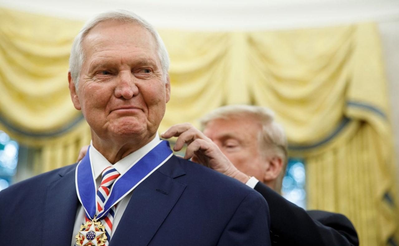 جری وست مربی تیم بسکتبال لس‌آنجلس لیکرز 