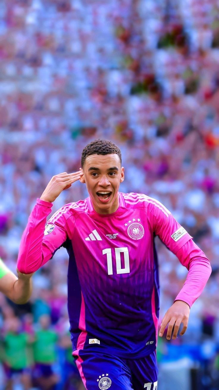 جمال موسیالا در لیست بهترین هافبکهای سال