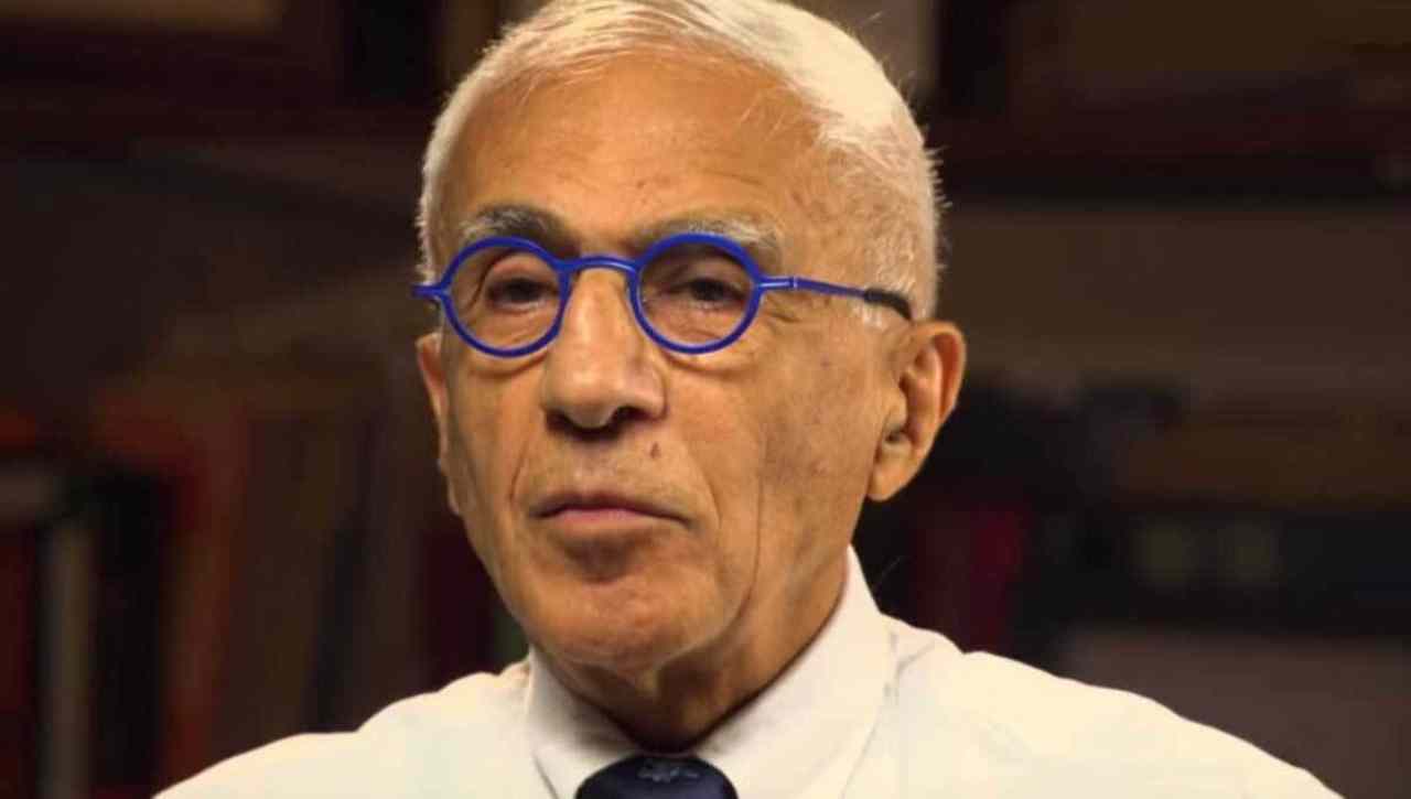 کامبیز آتابای کیست 