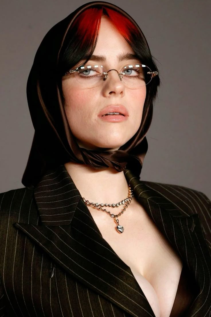 عکس لختی بیلی آیلیش عکس لختی بیلی آیلیش