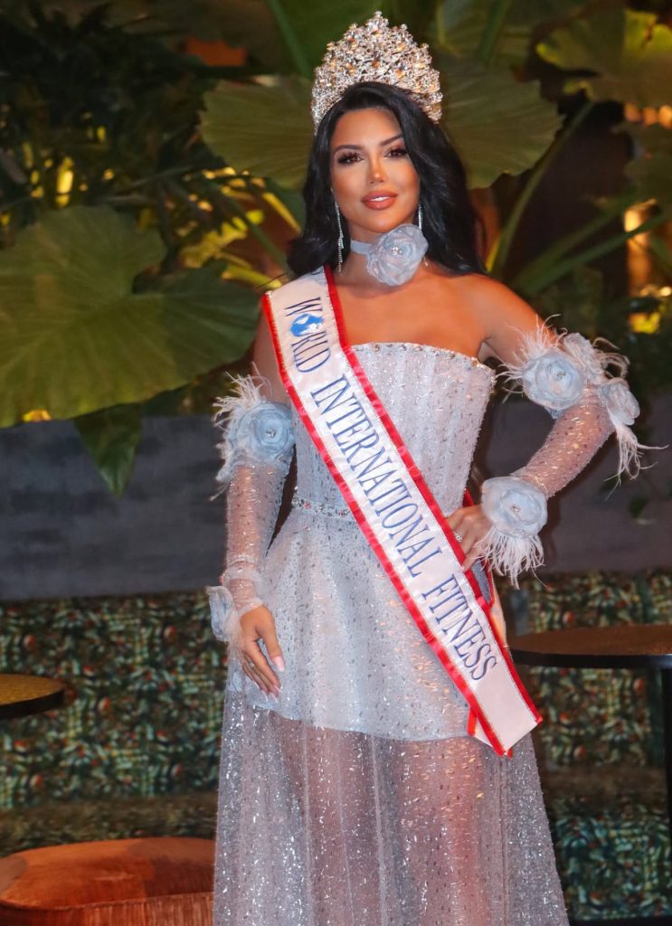 پیروزی هانا مهرگان در مسابقات فیتنس پیروزی هانا مهرگان در مسابقات فیتنس