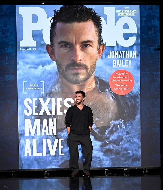    جذاب‌ترین مرد زنده سال ۲۰۲۵ جاناتان بیلی