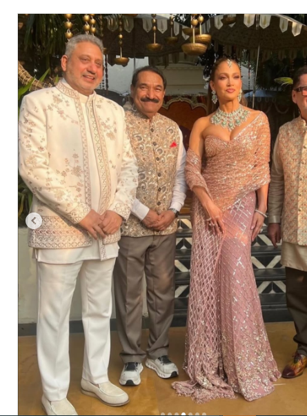 درخشش JLo با ساری صورتی در هند درخشش JLo با ساری صورتی در هند