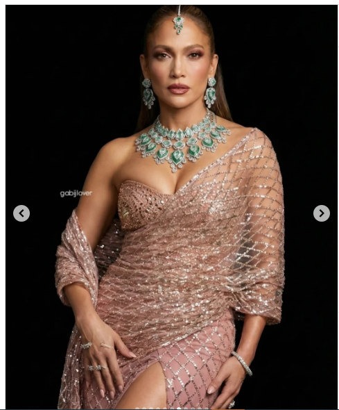 جنیفر لوپز با زمردهای ۱۶۸ قیراطی جنیفر لوپز با زمردهای ۱۶۸ قیراطی