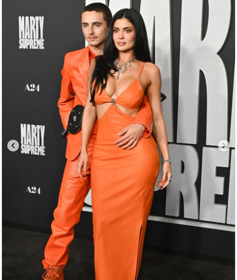 استایل ست نارنجی تیموتی و کایلی سوژه شد استایل ست نارنجی تیموتی و کایلی سوژه شد