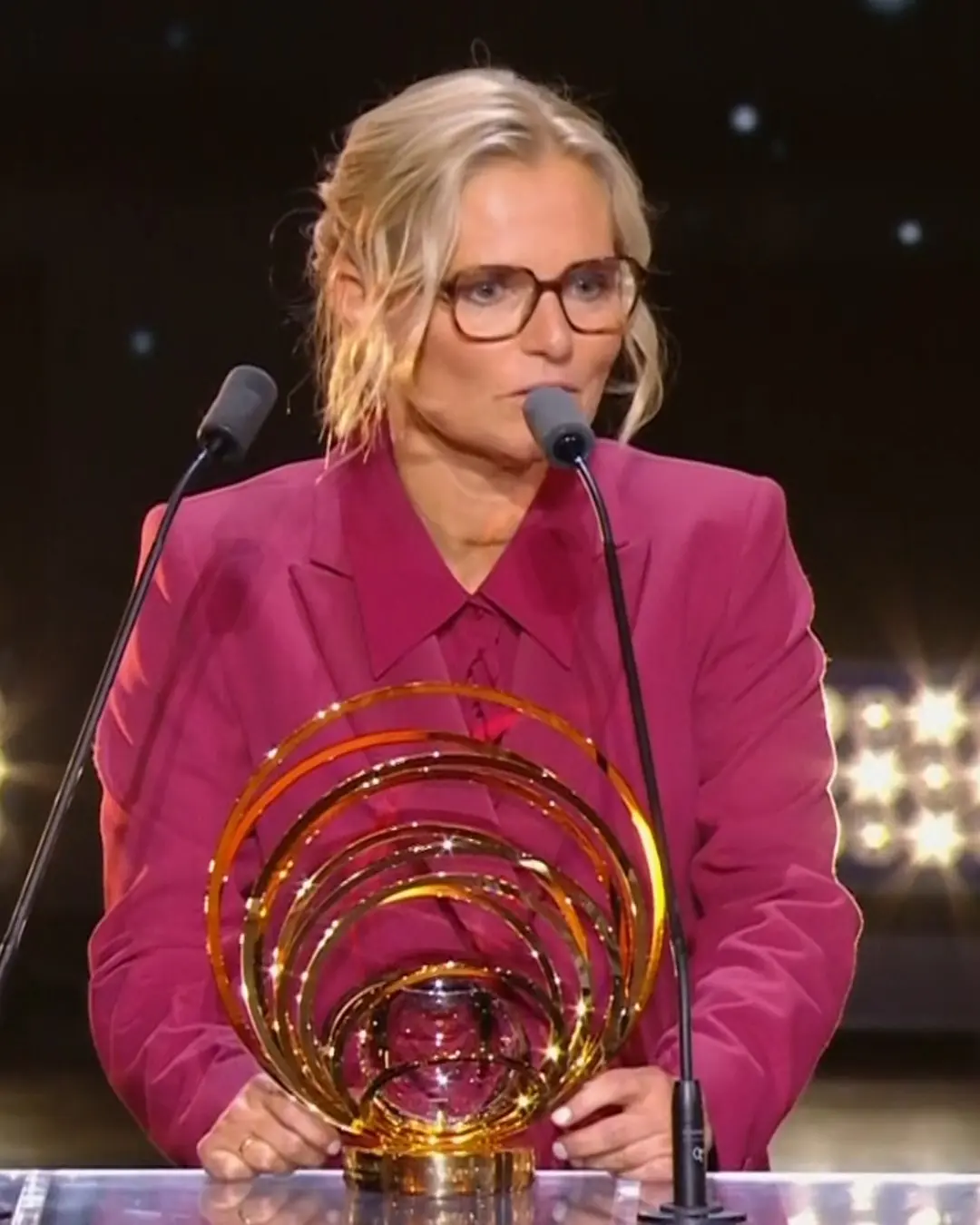 سارینا ویگمن برنده جایزه مربی سال فوتبال زنان شد