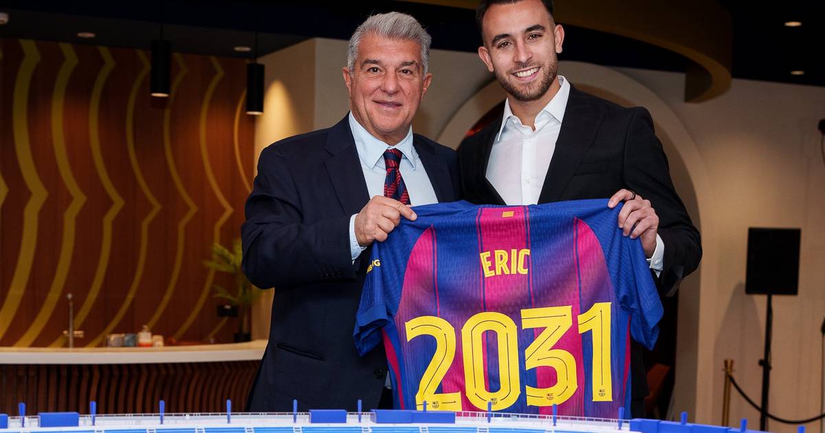 مدافع اسپانیایی بارسا قراردادش را تمدید کرد مدافع اسپانیایی بارسا قراردادش را تمدید کرد