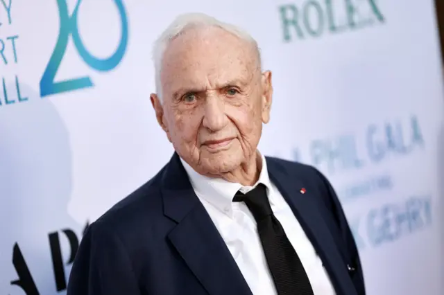 فرانک گری طراح تالار کنسرت والت دیزنی درگذشت