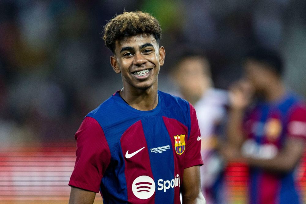 عملکرد فوقستاره آینده لامین یامال بهترین بازیکن نوامبر عملکرد فوقستاره آینده لامین یامال بهترین بازیکن نوامبر