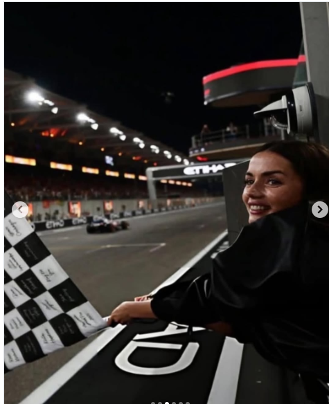 آنا دِ آرماس در پیست ابوظبی آنا دِ آرماس در پیست ابوظبی