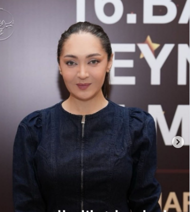 جایزه انار طلایی باکو به نیکی کریمی جایزه انار طلایی باکو به نیکی کریمی